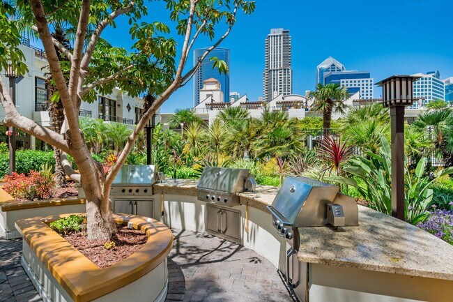 Building Photo - Stunning Marina District 2 Bedroom + a Lof...