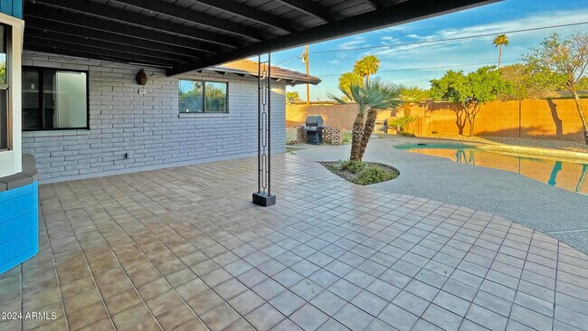 Building Photo - 3005 S Fairway Dr