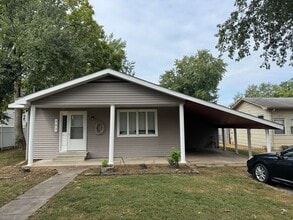 Building Photo - House For Rent