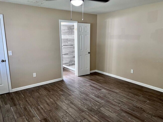 Building Photo - 162 Windtree Ln