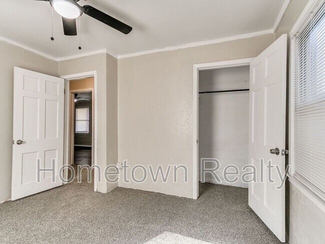 Building Photo - 220 E Jacobs Dr