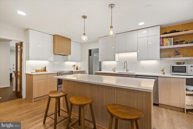 Building Photo - 9411 Fernwood Rd