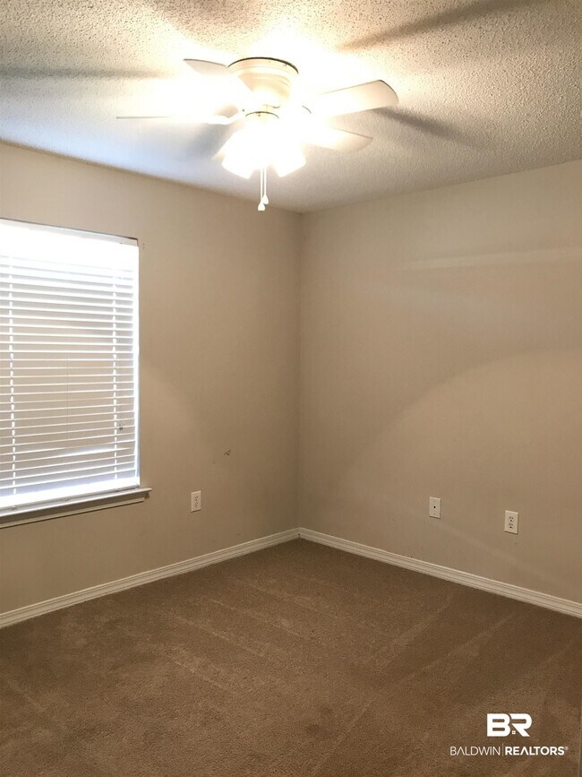 Building Photo - 25855 Argonne Dr
