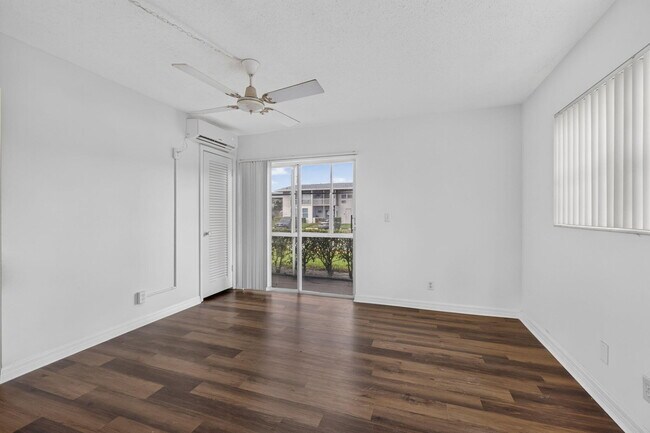 Building Photo - 104 Easthampton E