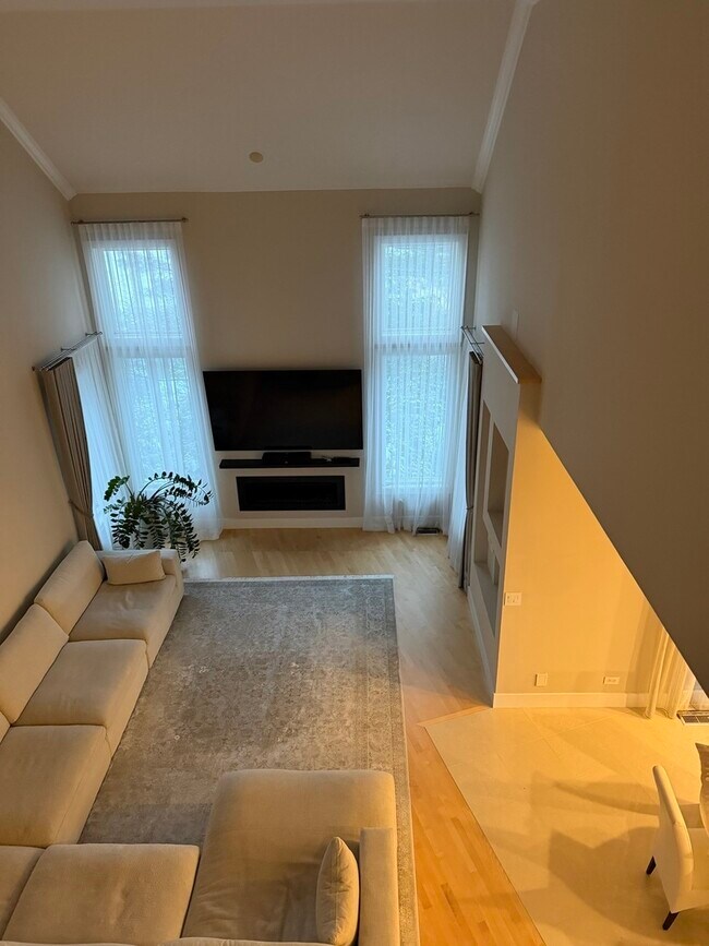 Building Photo - 525 Senon Dr