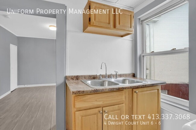 Building Photo - 4 Dwight Ct