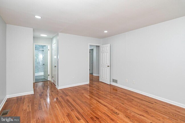 Building Photo - 7 Exeter Ct