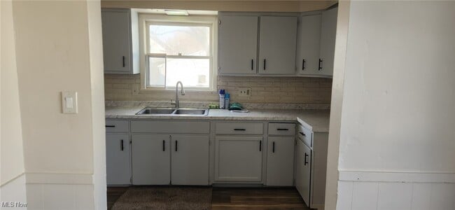 Building Photo - 48 Eleanor Ave