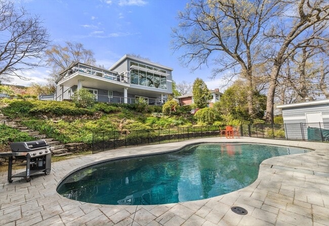 Building Photo - 37 Beverly Rd