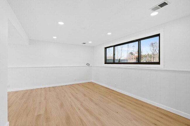 Building Photo - "Charming 4-Bedroom Home with Granite Elegance in Lino Lakes – 2584 Sq Ft of Comfort!"