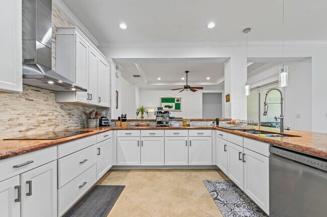 Building Photo - 2350 Bellarosa Circle