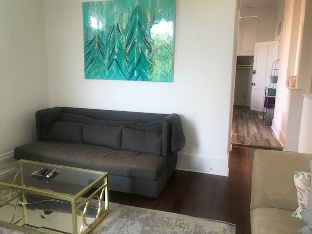 Building Photo - 5221 Magazine St