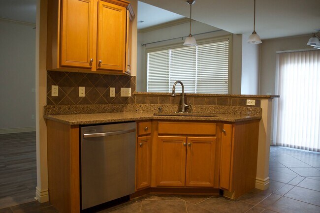 Building Photo - Marvelous 3 Bedroom House In Mill Creek Ma...