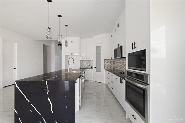 Building Photo - 32 Zimmerius Ave