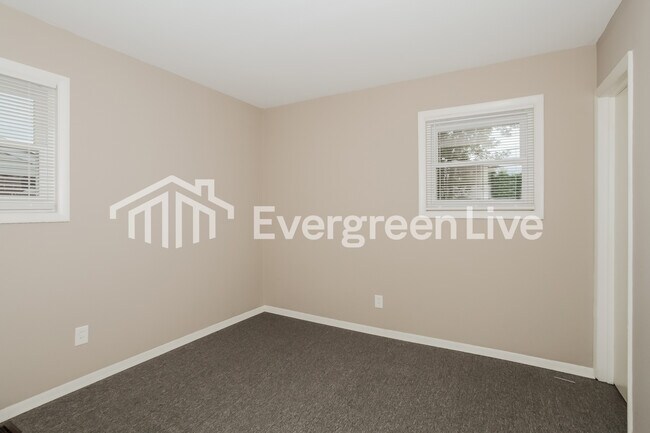 Building Photo - 307 W Martindale Rd