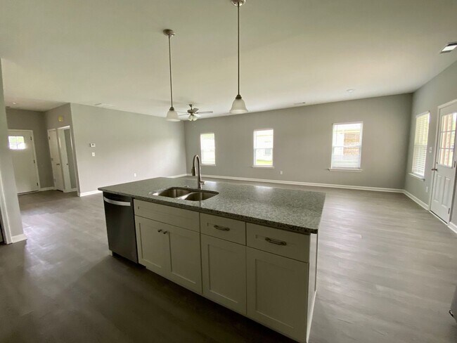 Building Photo - 4 bed, 2 bath home built in 2022 in Atoka