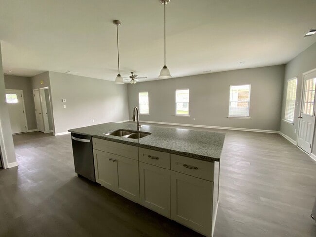 Building Photo - 4 bed, 2 bath home built in 2022 in Atoka w/ a move in Special