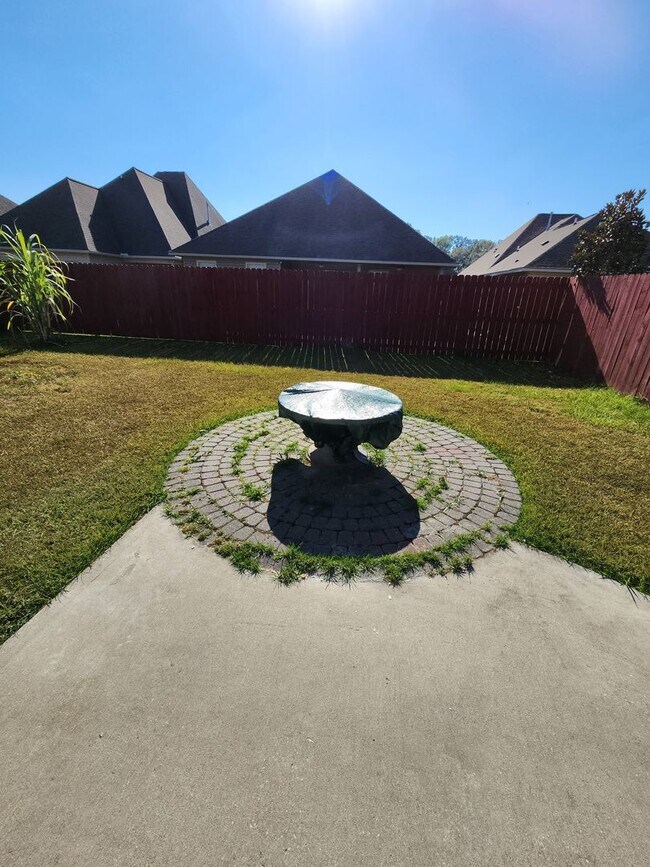 Building Photo - 16529 Gallion Dr