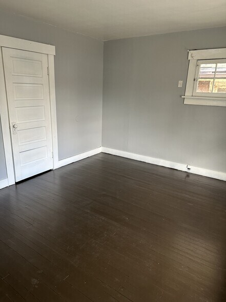 Building Photo - 220 Rockwood Ave