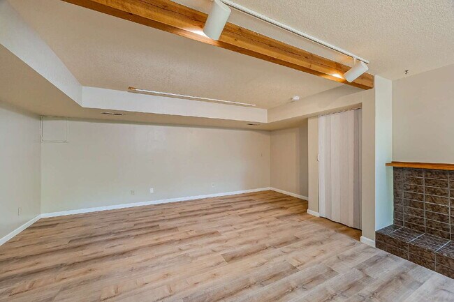Building Photo - Five-bedroom in Kent, Scenic Hill Neighbor...