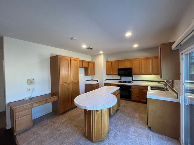Building Photo - 35736 Emily Ave