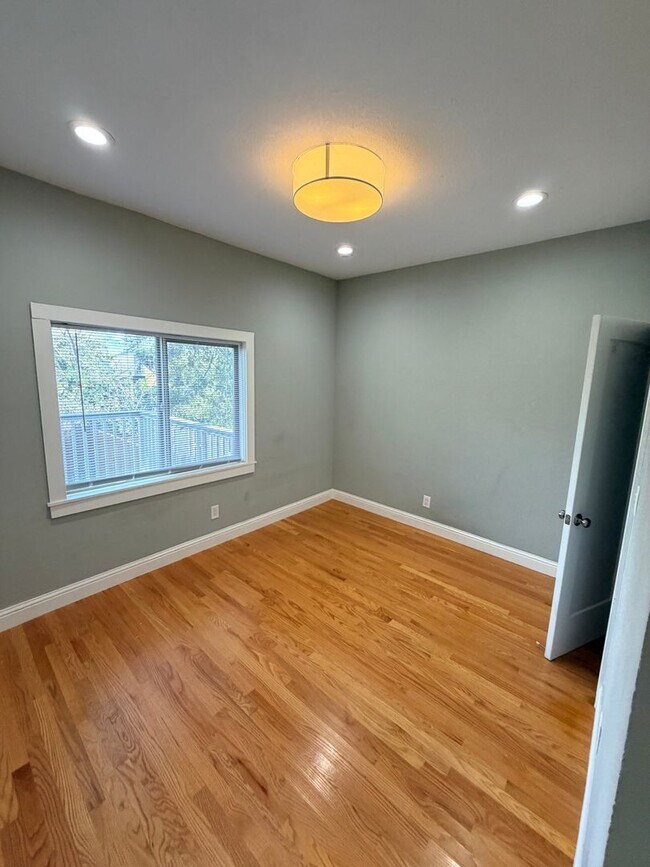 Building Photo - 1224-1226 Campbell St