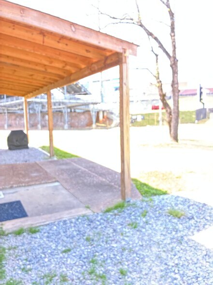 Building Photo - 528 N Royal Ave