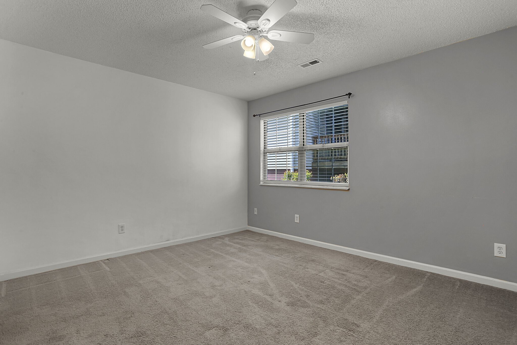 Building Photo - 8901 N Swan Cir