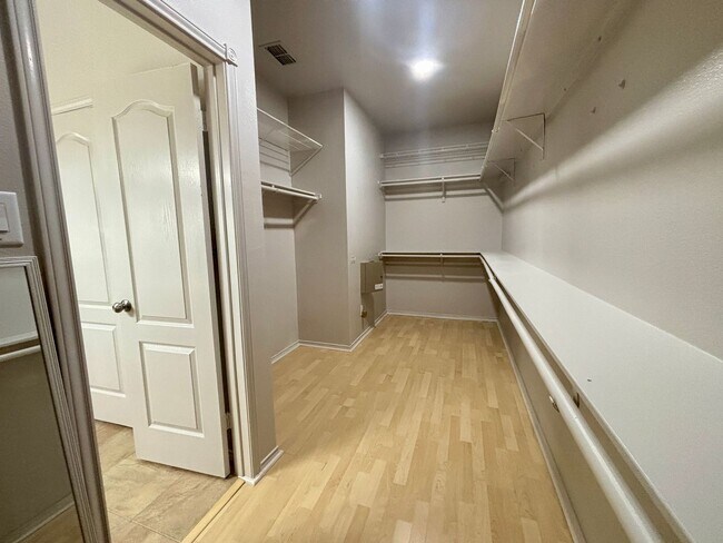 Building Photo - 4-Bed Home in Gated Community with Amenities