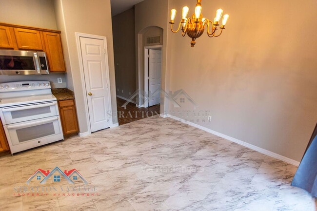 Building Photo - 6714 E Flynn Ave