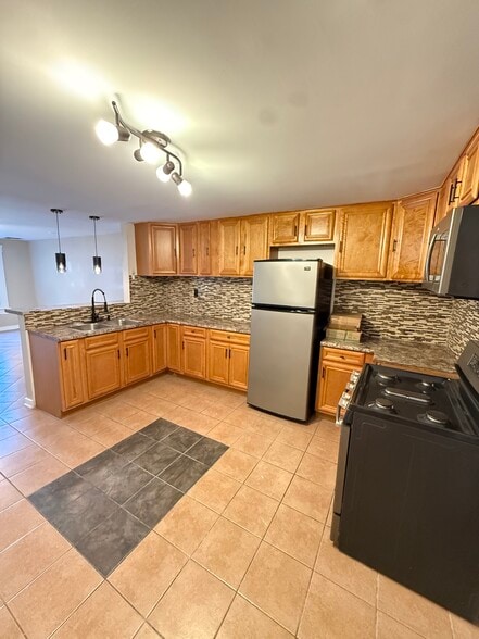 Building Photo - 2215 W Cullerton St