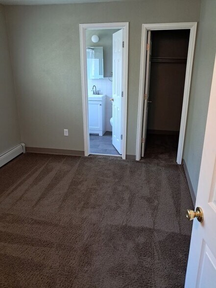 Building Photo - 1951 Clinton St