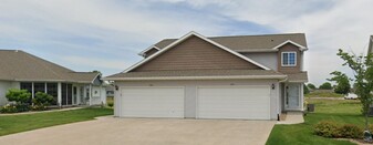Building Photo - 954 Acacia Dr NE