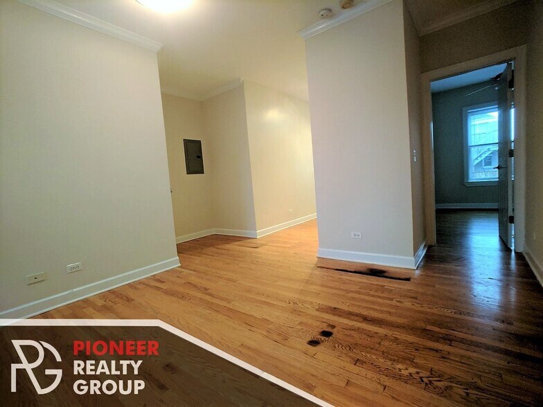 Building Photo - 3256 N Clifton Ave