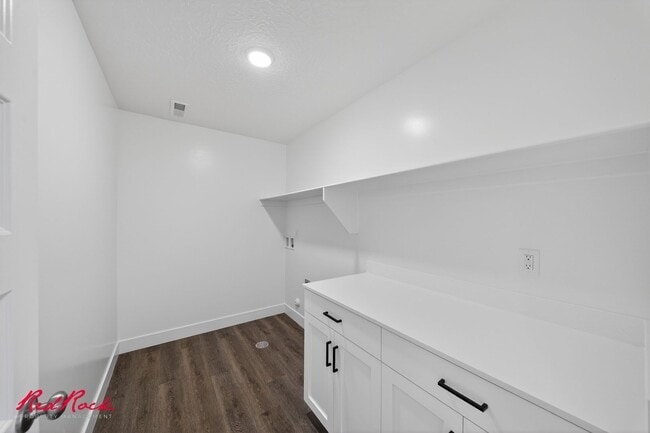 Building Photo - Stunning 4 Bedroom, 3 Bathroom Home in Beautiful Desert Terrace Community