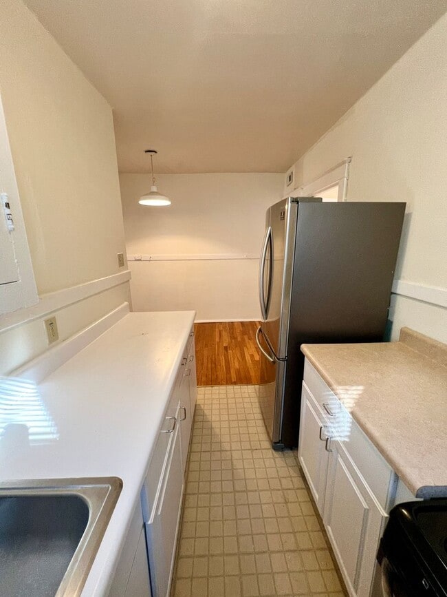 Building Photo - 911 St Rita Ave