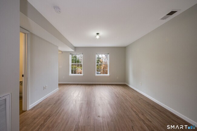 Building Photo - 77 Lyme St