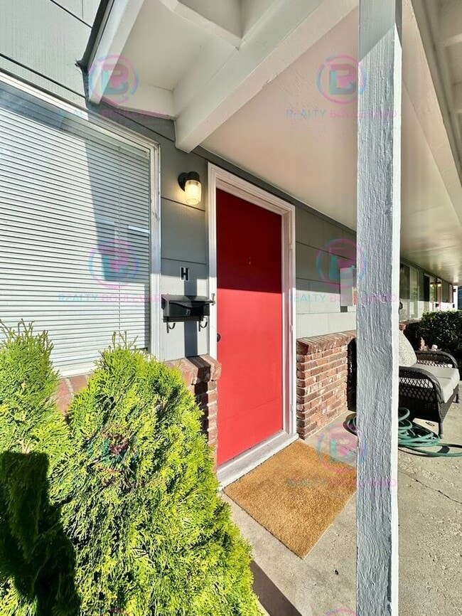 Building Photo - Delightful One-Bedroom + Office Near Idlew...