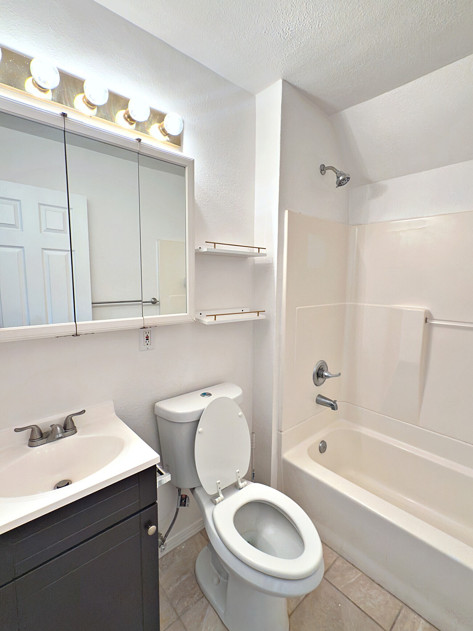 Building Photo - 6731 SE Fern Ave