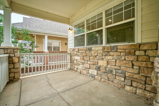 Building Photo - Charming Mill Village 3Bed/3Bath Home with...