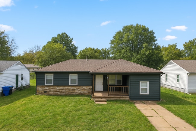 Primary Photo - Charming 3-Bedroom Home Near the Rose Dist...