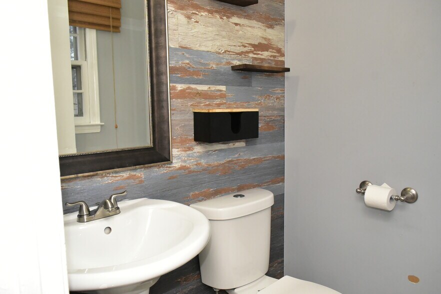 Building Photo - 65 Corinthian Ave