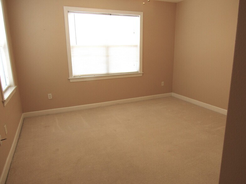 bedroom 2 - 3435 Torre Blvd