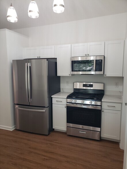 Building Photo - 145 Round Keep Ln