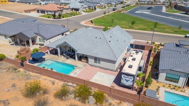 Building Photo - Stunning 5 Bed, 3 Bath Home with a 3 Car Garage