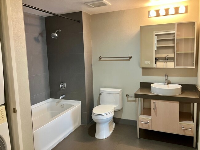 Building Photo - 1234 Wilshire Blvd