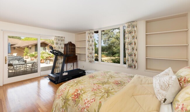 Building Photo - 375 Las Palmas Dr