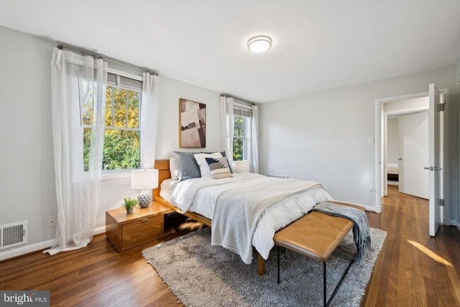 Building Photo - 6 Spring Hill Ct