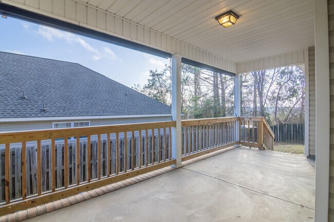 Building Photo - Updated 3 Bedroom Ranch