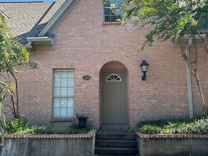 Building Photo - 3 bedroom/2 bath